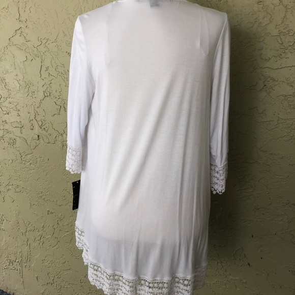 Women’s Small fever White Top - Picture 2 of 2